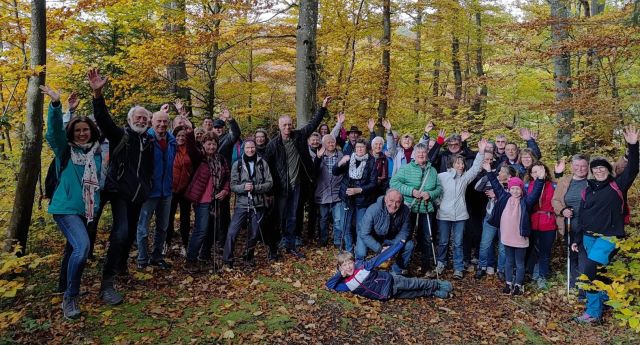 Wanderer an der Ravenstein–Moosfelsen-Schlucht