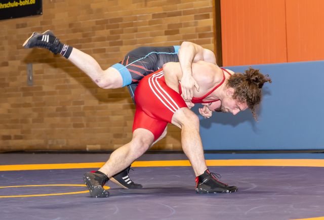 Oliver Schuler (rot)